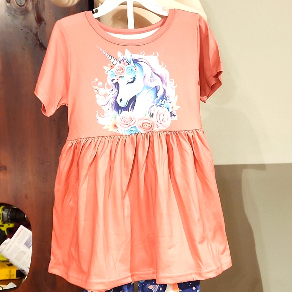 GIRLS NEW 2PC UNICORN OUTFIT SIZE 3T.
